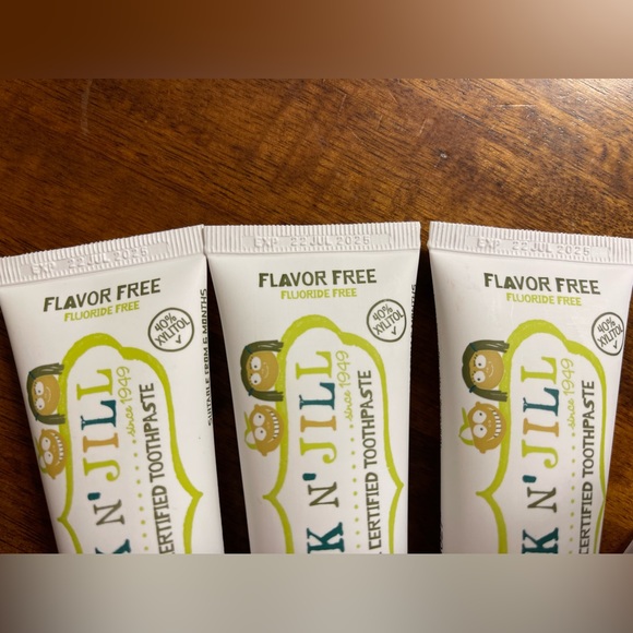 Jack N’ Jill Flavor Free Fluoride Free Xylitol Toothpaste (3 tubes) - Picture 3 of 4